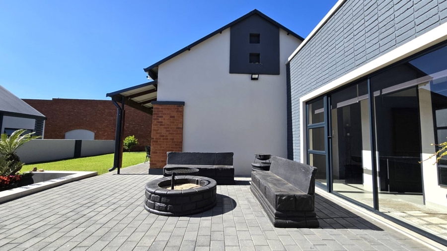 3 Bedroom Property for Sale in Meerhof North West